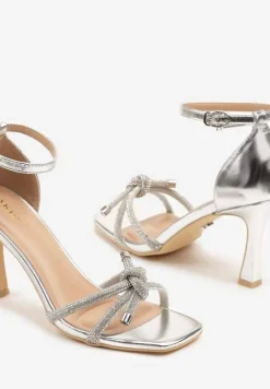 Srebrne Sandały Vices z Cyrkoniowymi Paskami Erathela