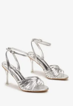 Srebrne Sandały Vices z Ozdobnymi Paseczkami na Szpilce Zapinane na Sprzączkę Poriena
