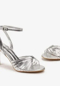 Srebrne Sandały Vices z Ozdobnymi Paseczkami na Szpilce Zapinane na Sprzączkę Poriena