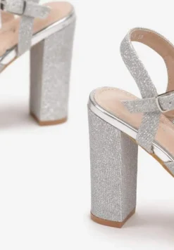 Srebrne Sandały z Cienkimi Brokatowymi Paskami na Słupku Trephone