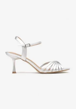 Srebrne Sandały z Imitacji Skóry na Niskiej Szpilce ze Sprzączką Marique