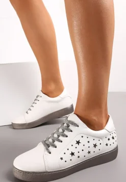 Srebrne Sneakersy z Ozdobnymi Gwiazdkami i Sznurówkami z Błyszczącą Nitką Aliaha