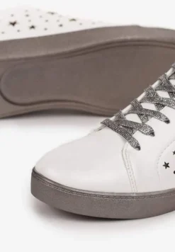 Srebrne Sneakersy z Ozdobnymi Gwiazdkami i Sznurówkami z Błyszczącą Nitką Aliaha