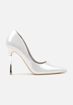 Srebrne Szpilki Ozdobione Metaliczną Wstawką Mazita