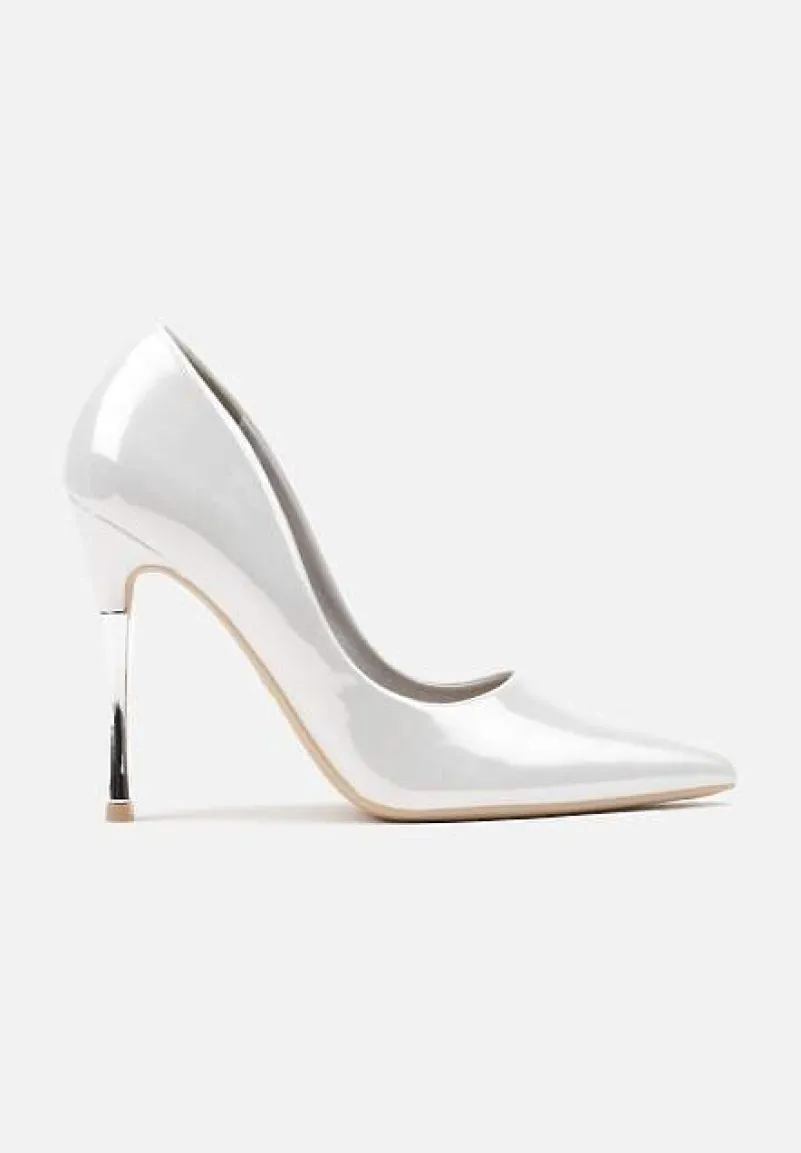 Srebrne Szpilki Ozdobione Metaliczną Wstawką Mazita