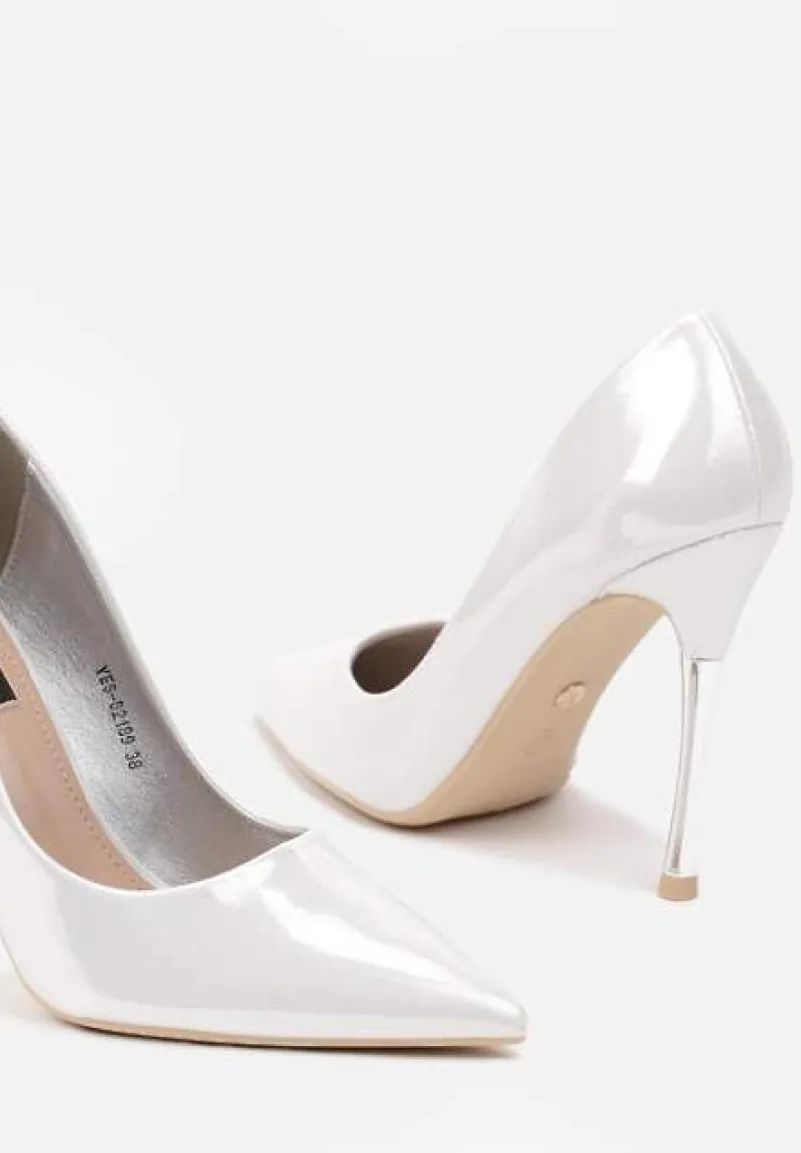 Srebrne Szpilki Ozdobione Metaliczną Wstawką Mazita