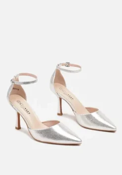 Srebrne Szpilki z Paskiem Wokół Kostki Sennethra