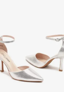 Srebrne Szpilki z Paskiem Wokół Kostki Sennethra