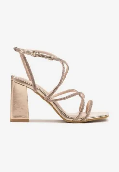 Szampańskie Sandały na Obcasie z Biżuteryjnymi Paseczkami Arriennea