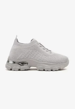 Szare Buty Sportowe Sneakersy z Siateczki na Tłoczonej Podeszwie Zdobionej Aplikacją Neltewia