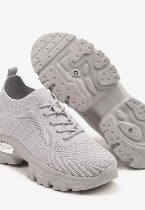 Szare Buty Sportowe Sneakersy z Siateczki na Tłoczonej Podeszwie Zdobionej Aplikacją Neltewia