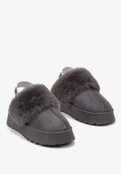 Szare Kapcie na Platformie Ozdobione Futerkiem i z Gumką Przy Pięcie Titanra