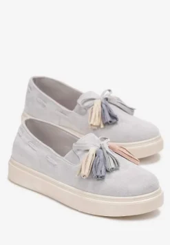 Szare Półbuty na Niskiej Platformie z Kolorowymi Chwostami Ferive