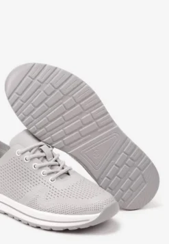 Szare Skórzane Buty Sportowe na Płaskiej Podeszwie ze Skórzaną Wkładką Ozdobione Perforacją Falali
