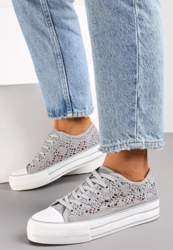 Szare Trampki Przed Kostkę z Ażurową Cholewką Shiliarre