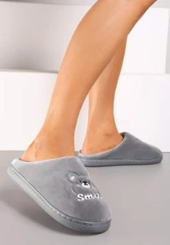 Szare Wsuwane Kapcie z Welurowym Wykończeniem i Ozdobną Naszywką Naorise