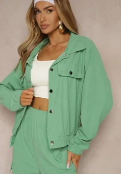 Zielona Koszulowa Kurtka ze Ściągaczem w Pasie Zdobiona Imitacją Kieszeni Nitarisa