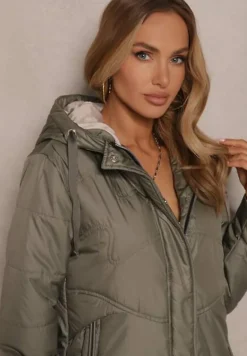 Zielona Kurtka z Pikowanymi Przeszyciami i Kapturem Zdobiona Sznurkami Evivienne