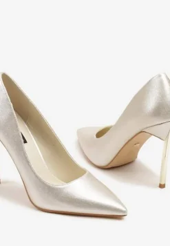 Złote Eleganckie Szpilki z Metaliczną Wstawką Annalor