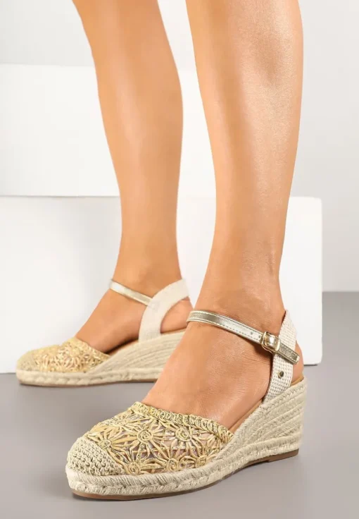 Złote Sandały Vices na Plecionym Koturnie w Stylu Boho Lisalia