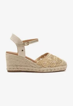 Złote Sandały Vices na Plecionym Koturnie w Stylu Boho Lisalia